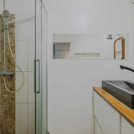6p - Montmartre- Batignolles باريس